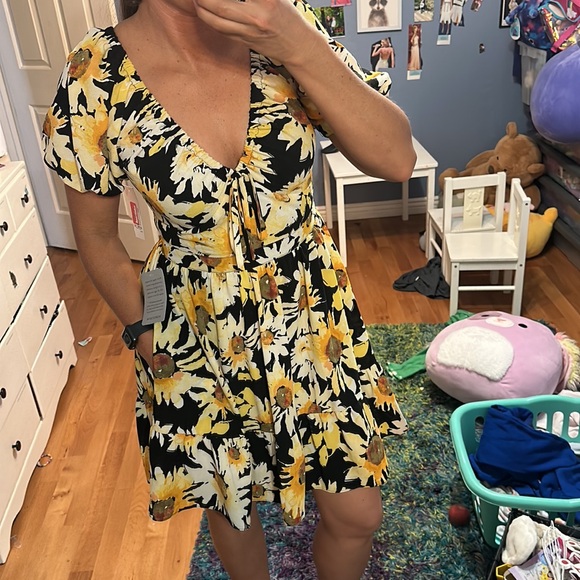 Donna Morgan dress size 4 with tags. IT HAS POCKETS - Picture 2 of 10